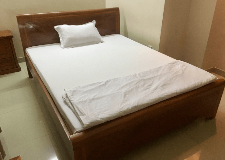 ベトナムIT留学のホテルの部屋の中のベッド